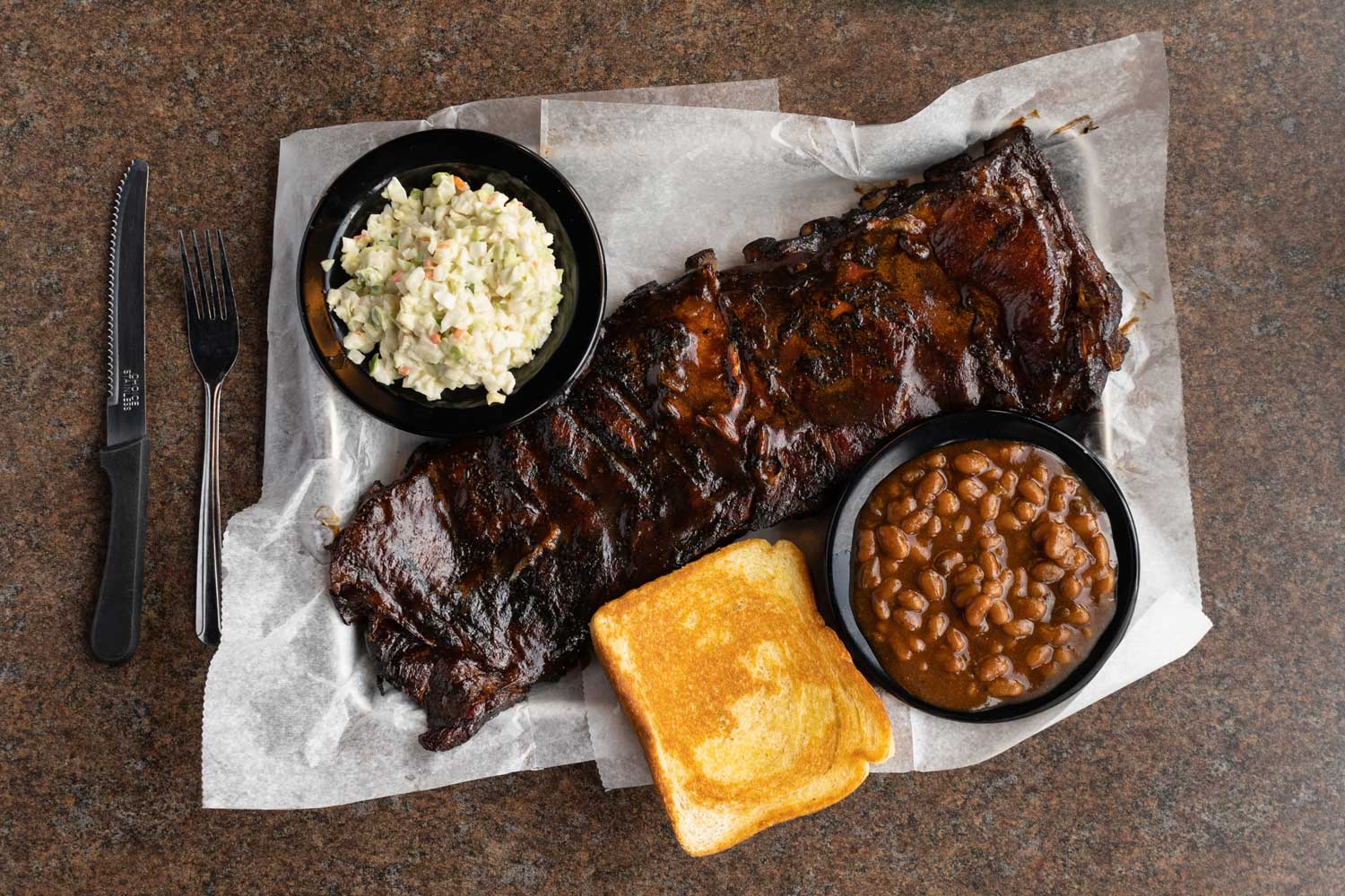 ribs with two sides and a toast